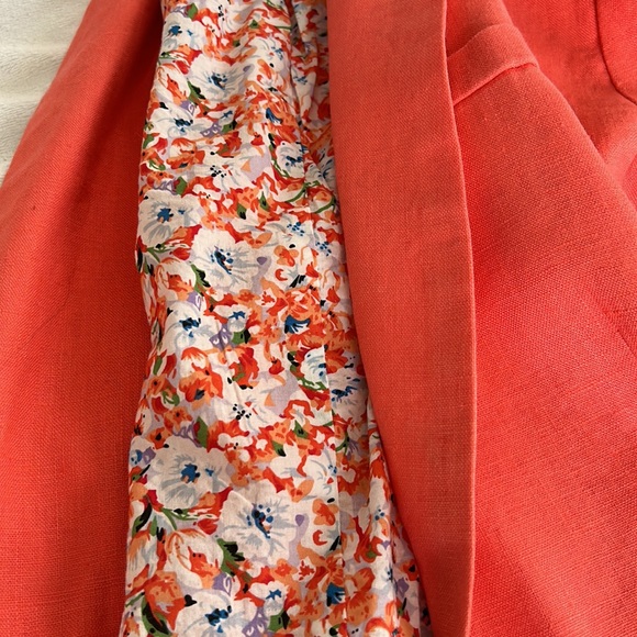 Adorable coral blazer with floral lining, size small. - Picture 8 of 8
